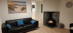 Wohnzimmer mit Holzofen